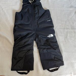 The North Face kids insulated bibs NWT. Adjustable straps